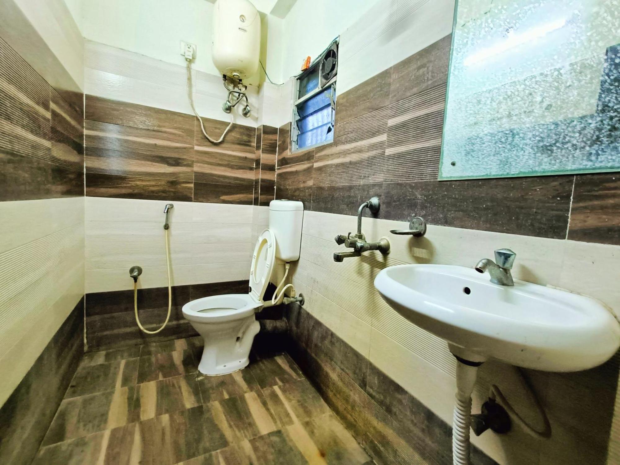 Rest Inn Hotel Newtown Road Near Tata Medical Calcutta Buitenkant foto